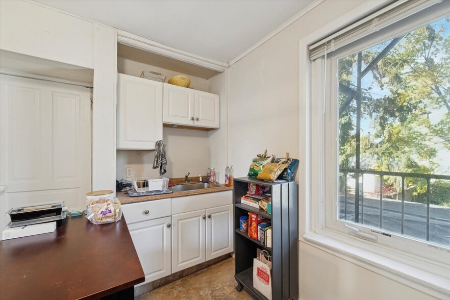 More Photos Of 222 Lippincott Ave, Ardmore Apartments For Sale