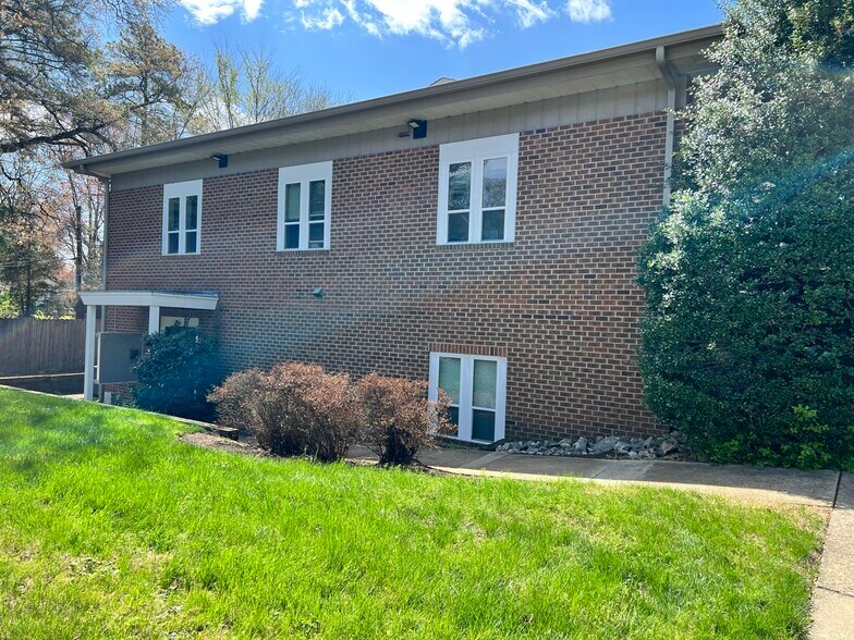 More Photos Of 6714 Patterson Ave, Richmond Office For Lease