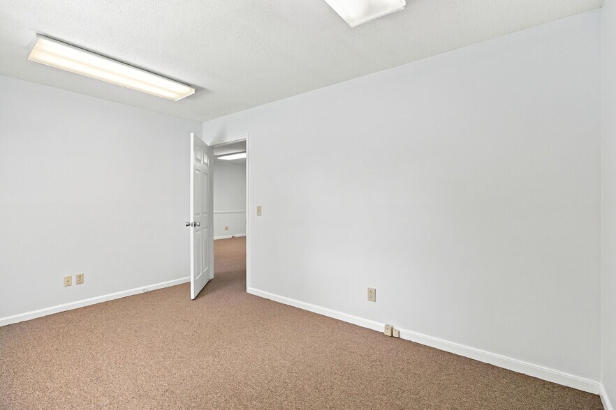 More Photos Of 3801 Wrightsville Ave, Wilmington Office Residential For Lease