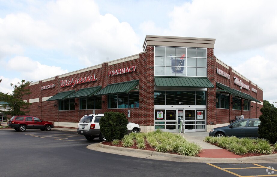 More Photos Of 301 N Main St, Holly Springs Drugstore For Sale