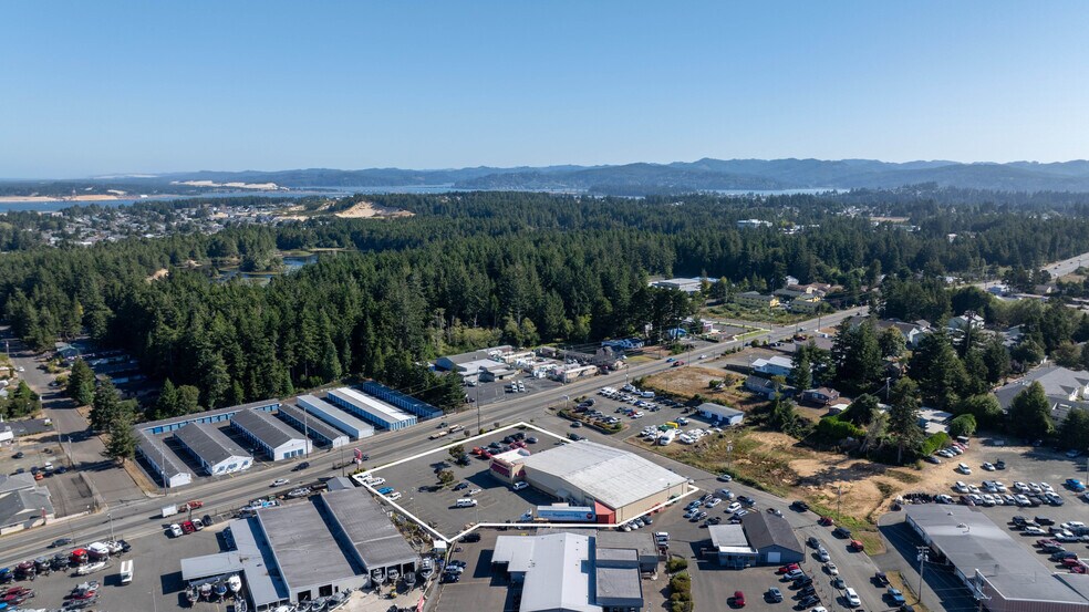 More Photos Of 1385 Newmark Ave, Coos Bay Supermarket For Sale