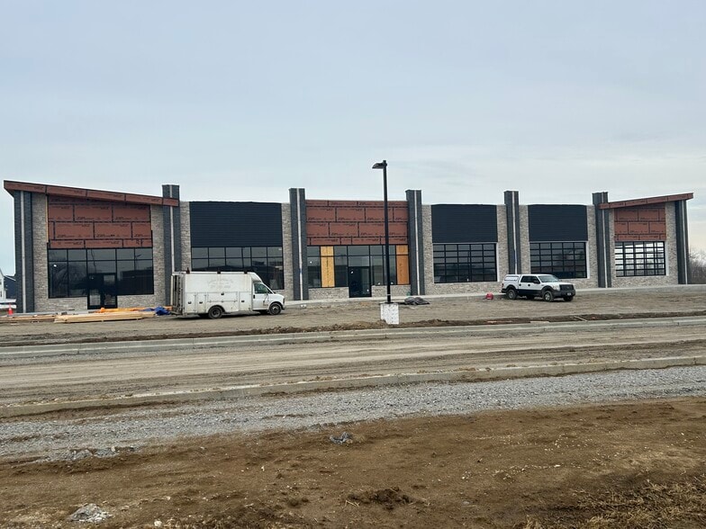 More Photos Of 17980 Brandywine Dr, Lowell Storefront For Lease