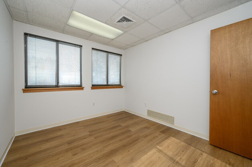 More Photos Of 178 Tamarack Cir, Skillman Office For Sale