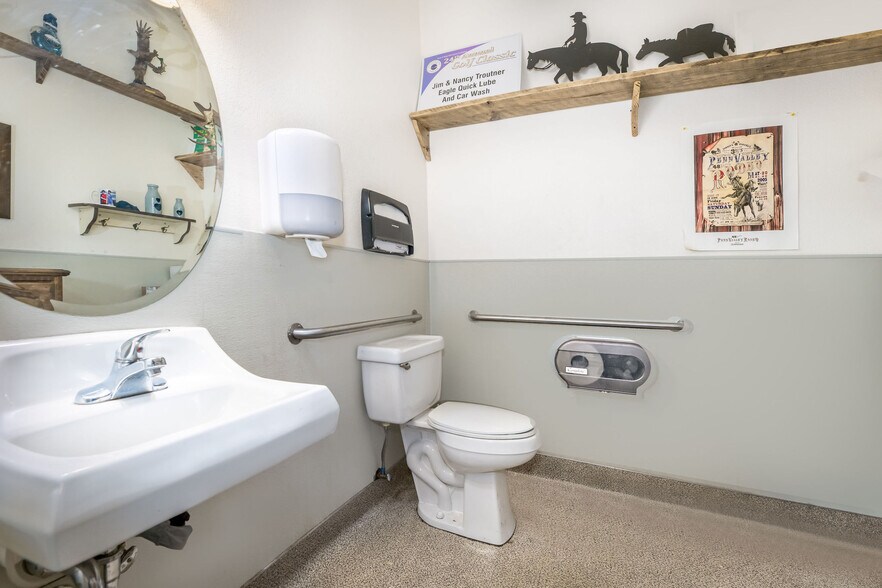 More Photos Of 17548 Penn Valley Dr, Penn Valley Auto Repair For Sale