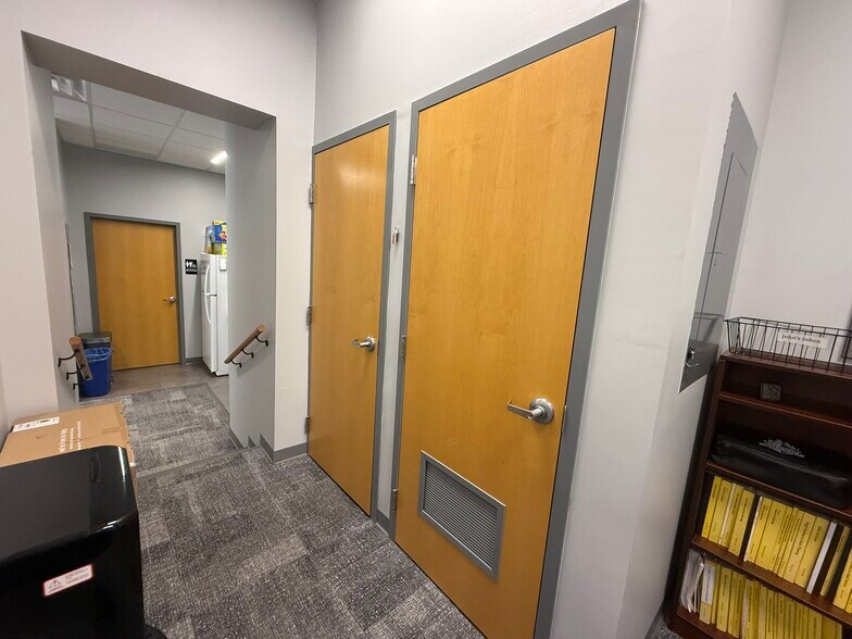 More Photos Of 2212 Murray Ave, Pittsburgh Office Residential For Lease