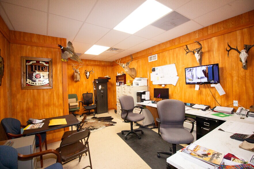 More Photos Of 47506 US-290 BUS, Hempstead Convenience Store For Sale