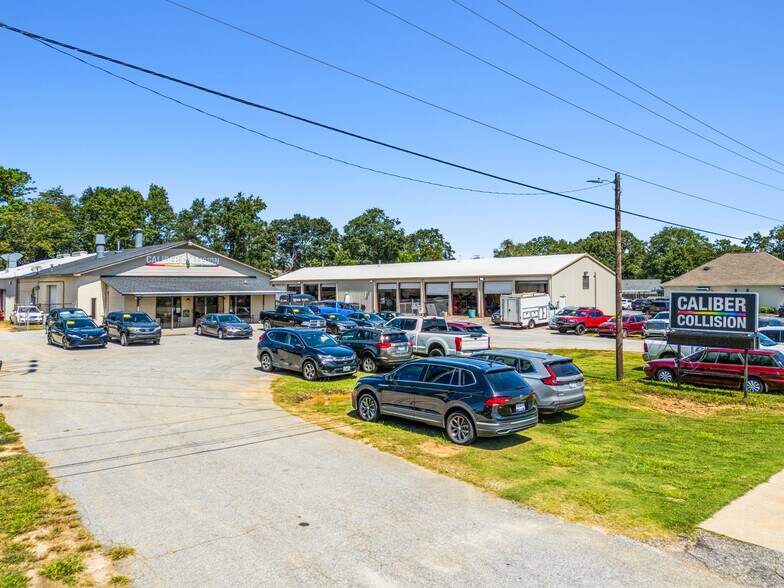 More Photos Of 1134 N Main St, Fountain Inn Freestanding For Sale