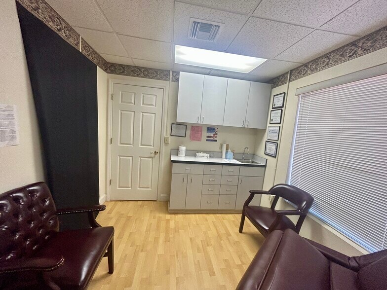 More Photos Of 5939 Virginia, New Port Richey Medical For Sale