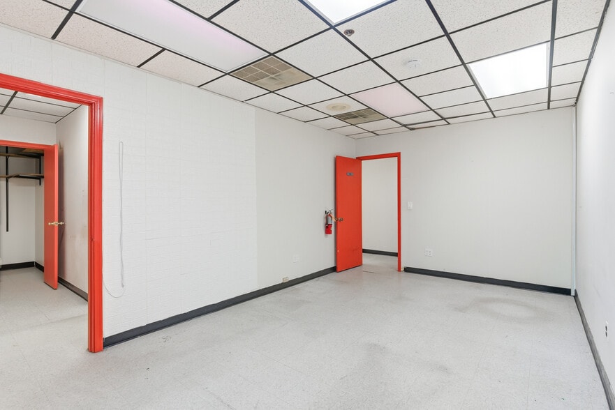 More Photos Of 128 Wilson Ave, Newark Office For Lease