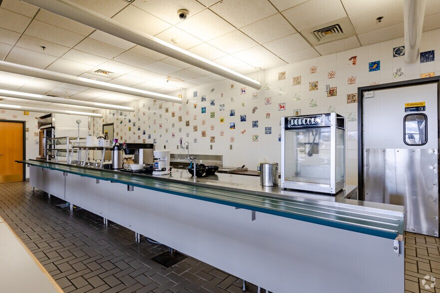 More Photos Of 801 W Rockton Rd, Rockton Research And Development For Sale