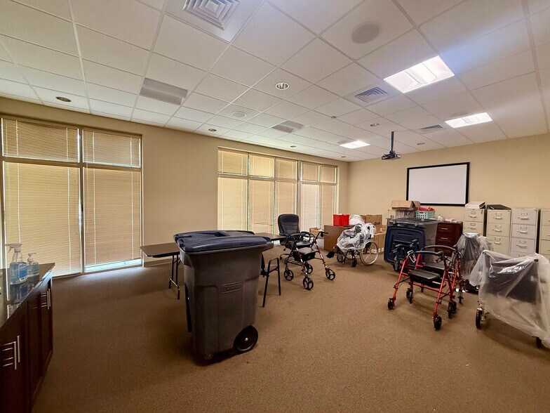 More Photos Of 2525 N Palafox St, Pensacola Medical For Lease