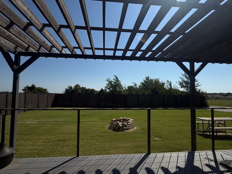 More Photos Of 424 S Main St, Newcastle Office For Lease