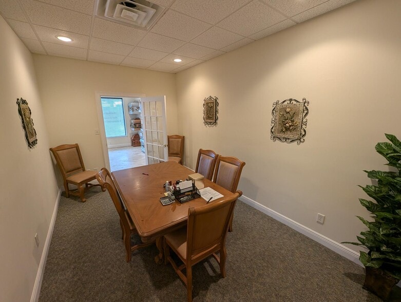 More Photos Of 935 17th St, Vero Beach Storefront Retail Office For Lease