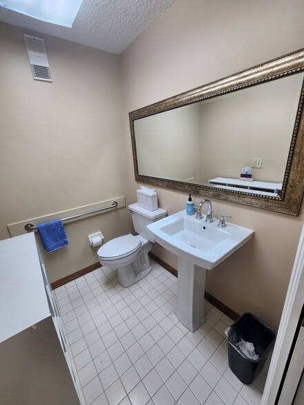 More Photos Of 2105 Drew St, Clearwater Office For Sale