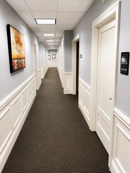 More Photos Of 1166 Farmington Ave, Berlin Medical For Sale