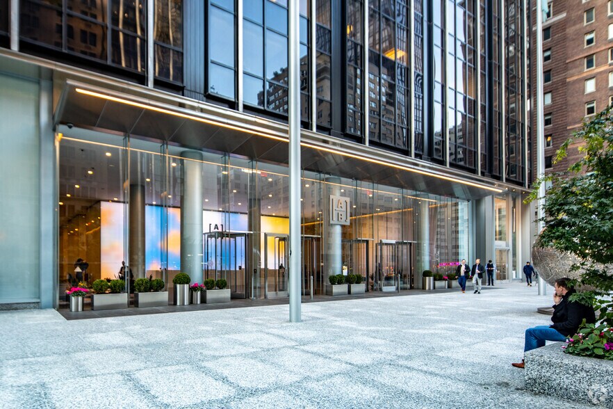 More Photos Of 1345 Avenue of the Americas, New York Office For Lease