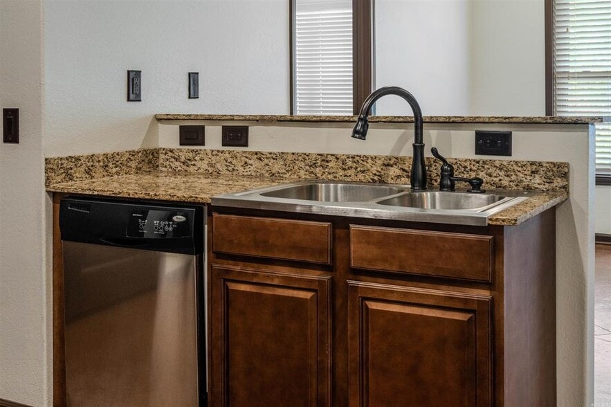 Primary Photo Of 1930 N Reynolds Rd, Bryant Apartments For Sale