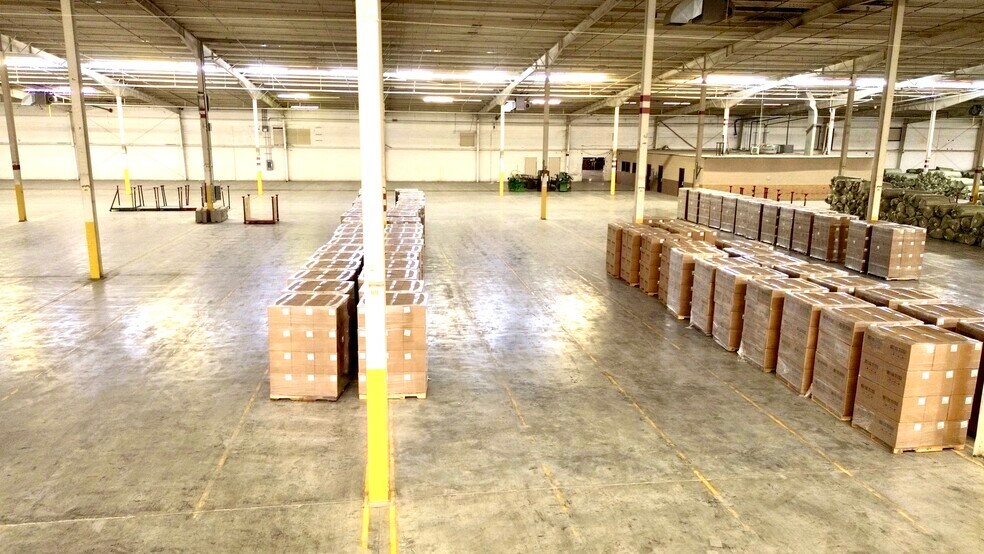 More Photos Of 103 S Acres St, Sikeston Distribution For Lease