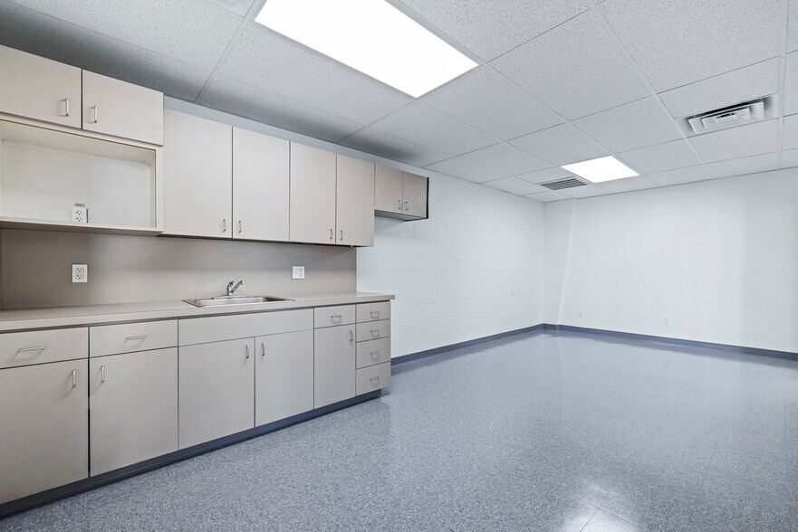 More Photos Of 245 M St, Fresno Warehouse For Lease