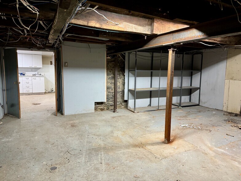 More Photos Of 920 Boul De Maisonneuve E, Montréal General Retail For Sale