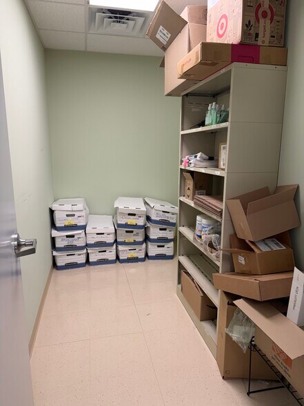 More Photos Of 240-252 Airport Rd, Winchester Light Distribution For Sale