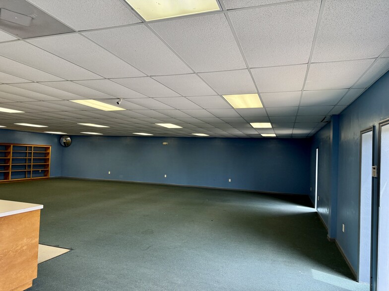 More Photos Of 7914 Browns Ferry Rd, Georgetown Light Distribution For Sale