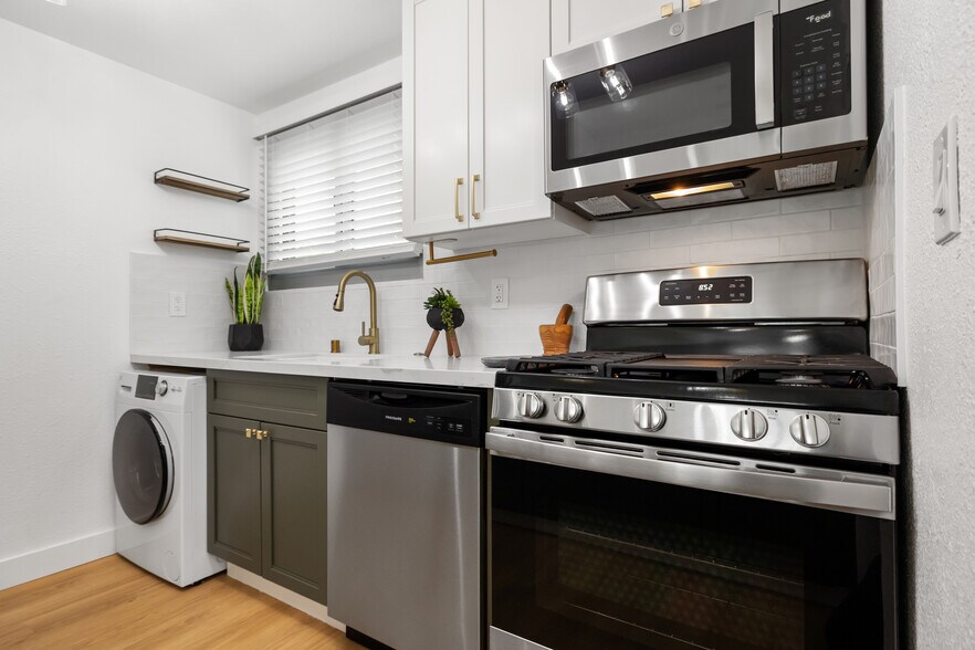 More Photos Of 2715 A St, San Diego Apartments For Sale