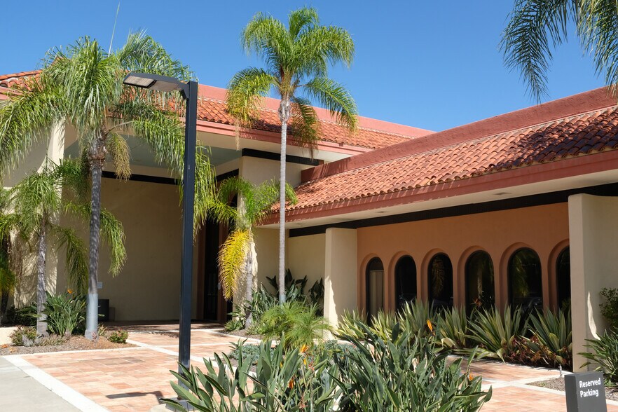 More Photos Of 24301 Paseo de Valencia, Laguna Woods Bank For Sale
