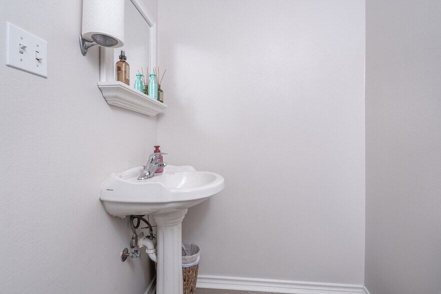 More Photos Of 1353 Main St, Liberty Hill Office For Sale