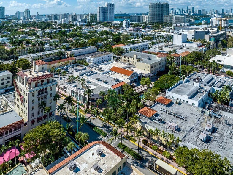More Photos Of 910 Lincoln Rd, Miami Beach Storefront For Lease