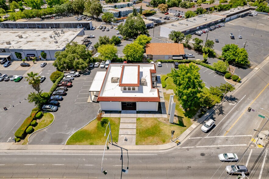 More Photos Of 5299 Auburn Blvd, Sacramento Office For Sale