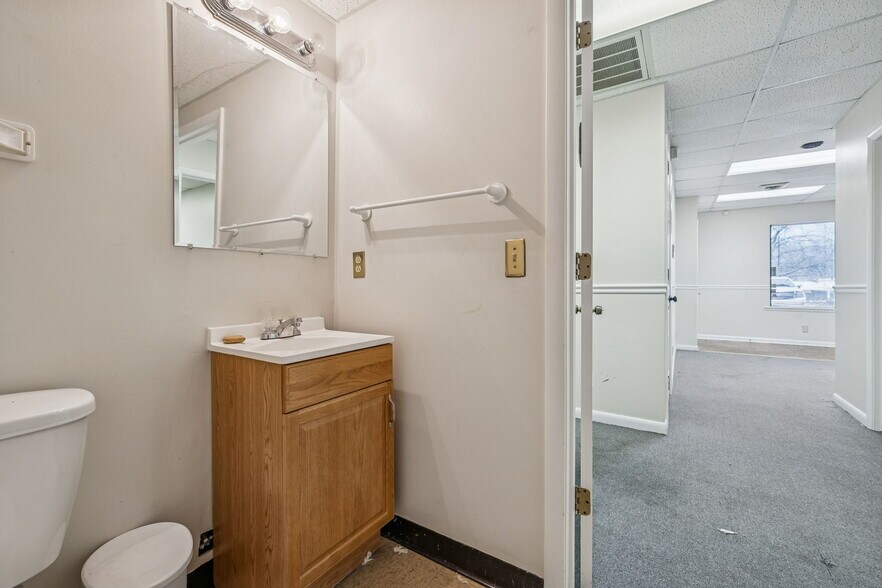 More Photos Of 159-167 Belle Forest Cir, Nashville Office For Sale