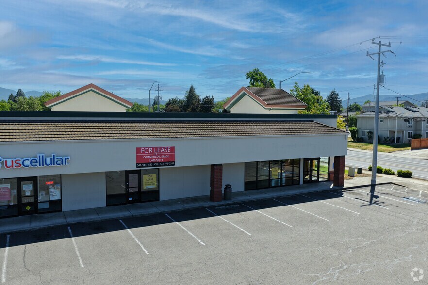 More Photos Of 1205-1350 Plaza Blvd, Central Point Freestanding For Lease
