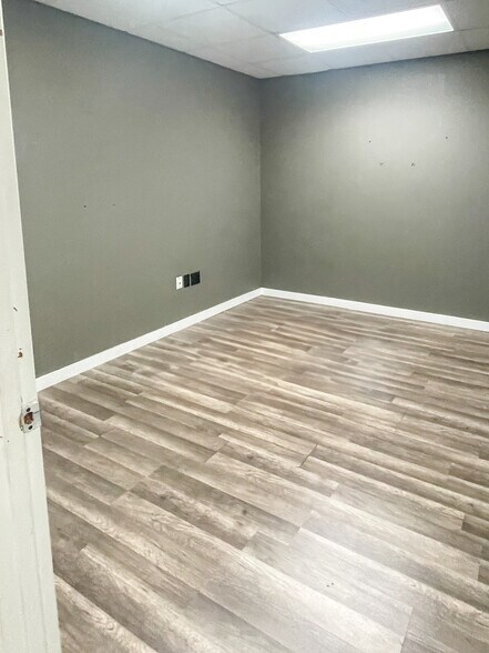 More Photos Of 4663 Franchise St, North Charleston Flex For Lease