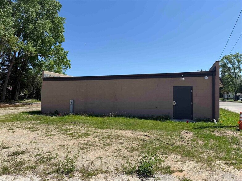 More Photos Of 349 Monroe St, Oconto Falls Service For Sale