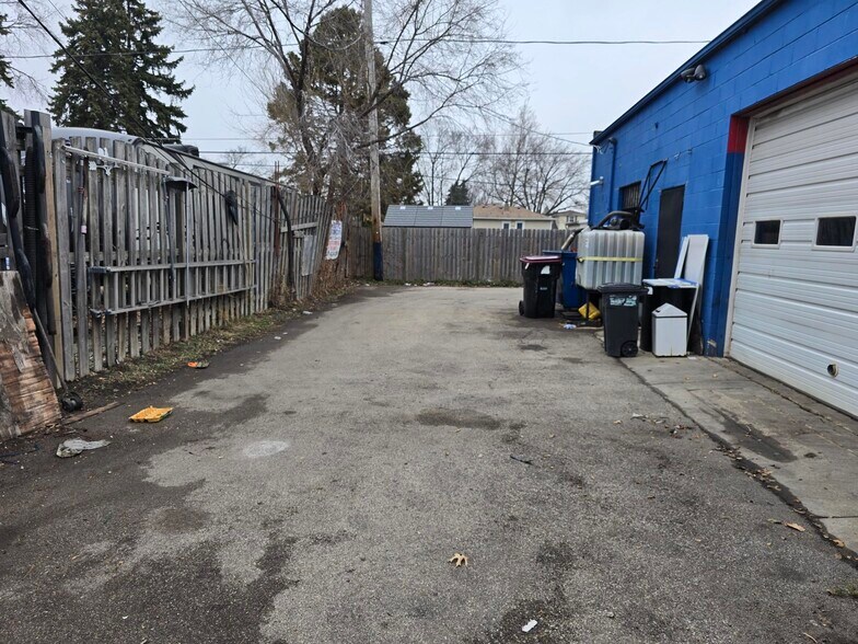 More Photos Of 1580 S Cora St, Des Plaines Warehouse For Sale