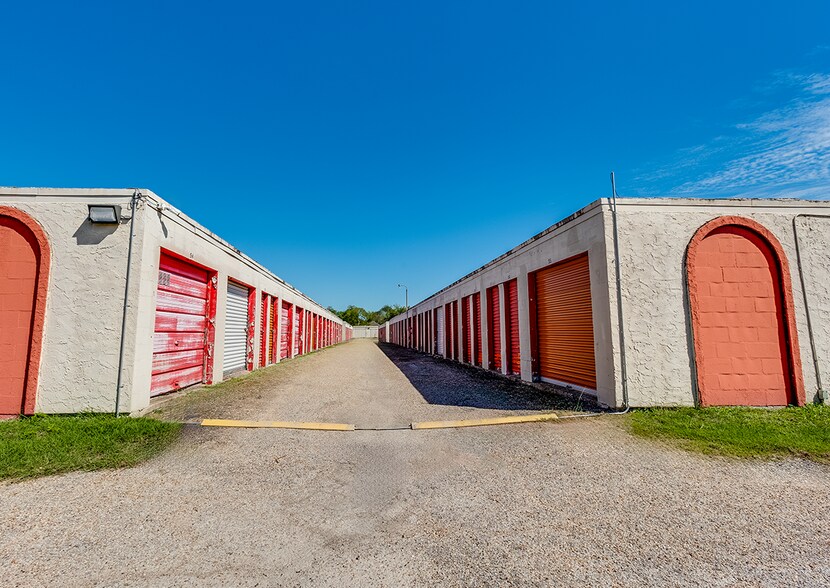 More Photos Of 1009 Burke Rd, Pasadena Self Storage For Sale