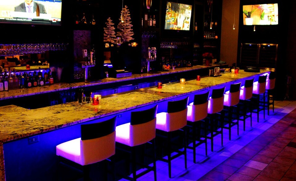 More Photos Of 419 Main St, Cedar Falls Storefront For Lease