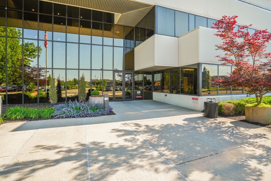 More Photos Of 200 E Campus View Blvd, Columbus Office For Lease