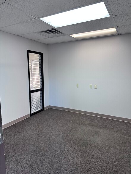 More Photos Of 4809 W Loop 289, Lubbock Warehouse For Lease