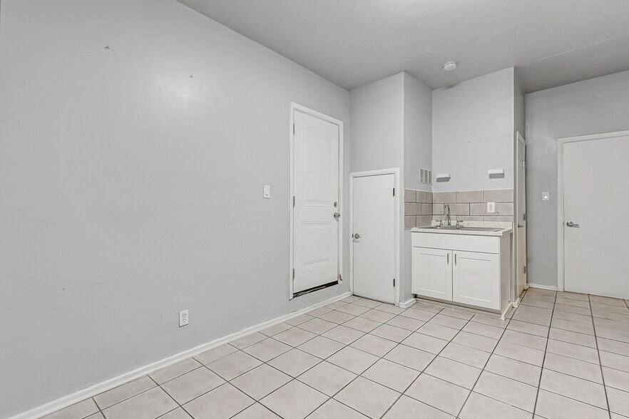 More Photos Of 2222 Bassett Ave, El Paso Storefront Retail Residential For Sale