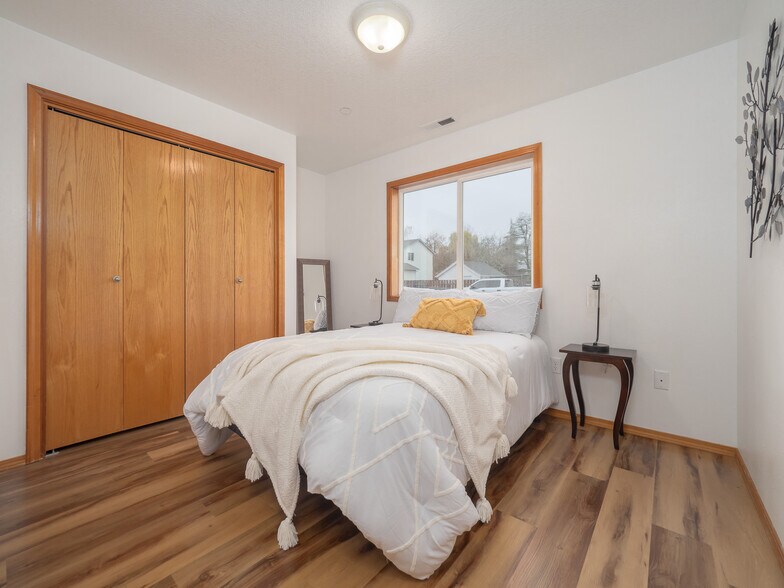 More Photos Of 402 E Washington St, Carlton Multifamily For Sale