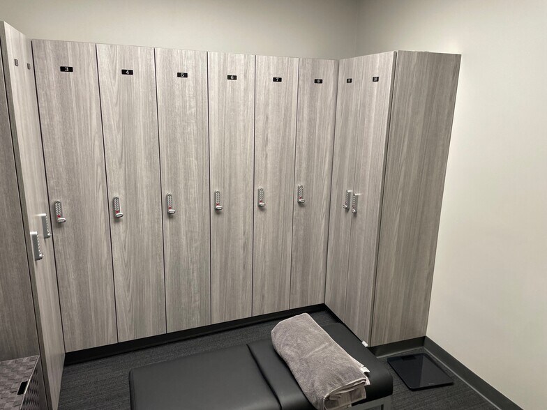 More Photos Of 3500 W 11 Mile Rd, Berkley Light Manufacturing For Lease