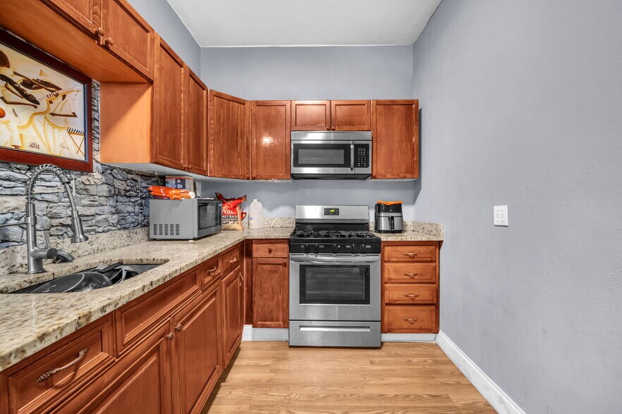 More Photos Of 2135-2237 Washington St, Hollywood Apartments For Sale