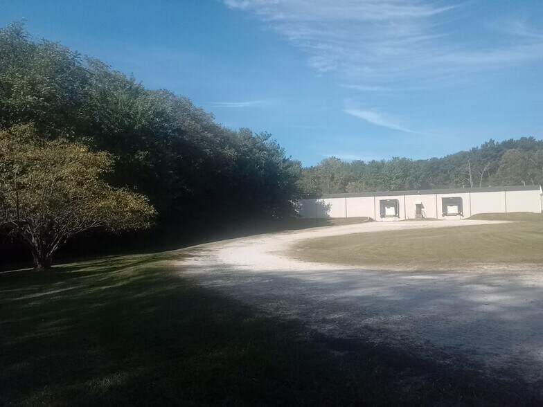 More Photos Of 213 W 1st St, Huntingburg Warehouse For Sale