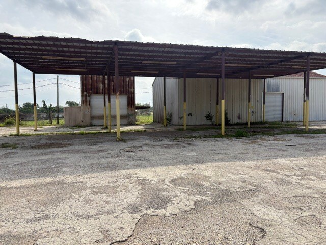 More Photos Of 1500 Simmons Ave, Jourdanton Warehouse For Sale