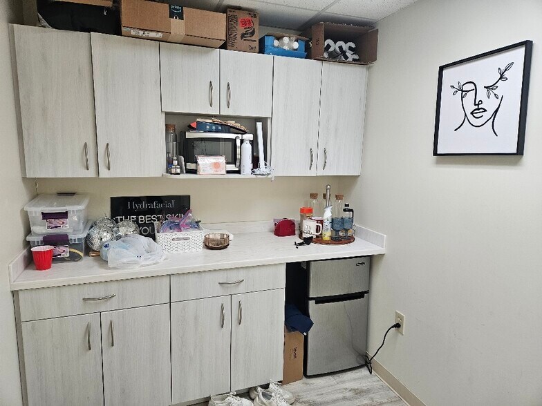 More Photos Of 11700-11706 Bowman Green Dr, Reston Office For Sale