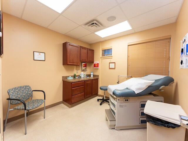 More Photos Of 1051-1103 W Sherman Ave, Vineland Medical For Lease