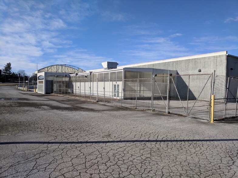 More Photos Of 2440 Lone Oak Rd, Paducah Freestanding For Sale