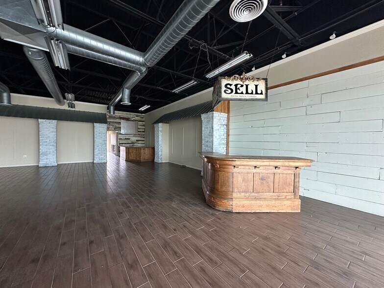 More Photos Of 2452 W Loop 340, Waco Freestanding For Lease